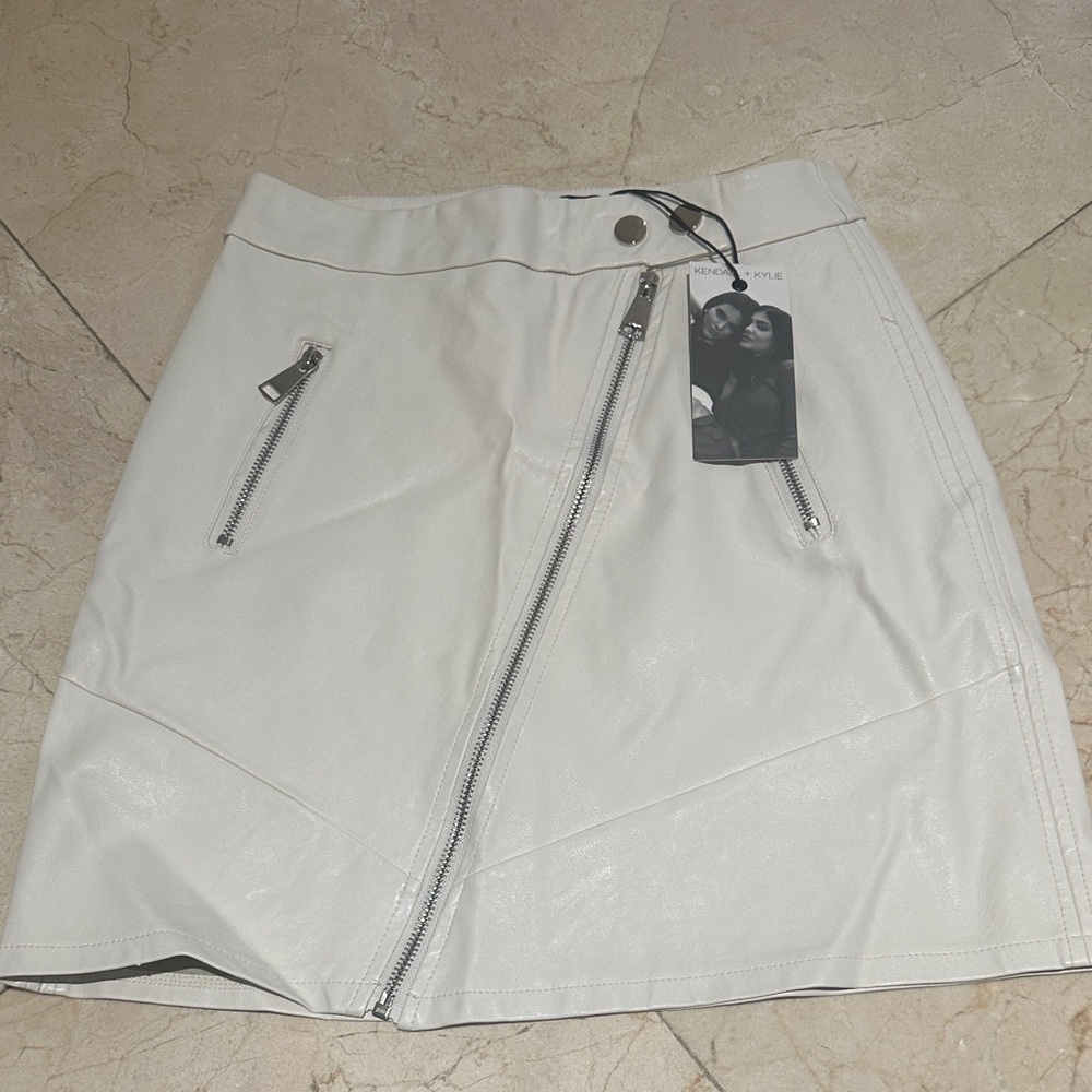 Zendall + Kylie White Zippered Women's Skirt